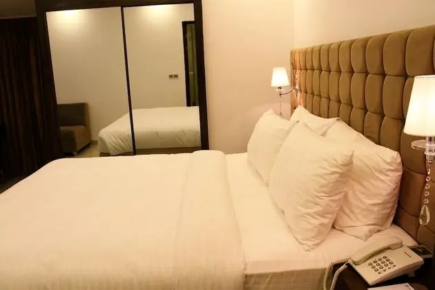 Deluxe Tek Büyük Yataklı Oda, 1 Yatak Odası, Sigara İçilebilir, Şehir Manzaralı