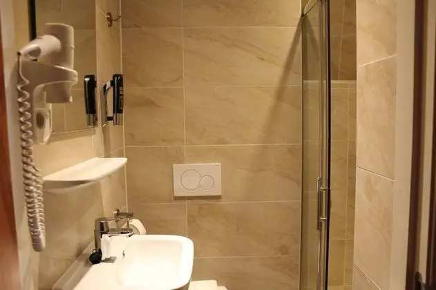 Tek Büyük Yataklı Oda (basement)