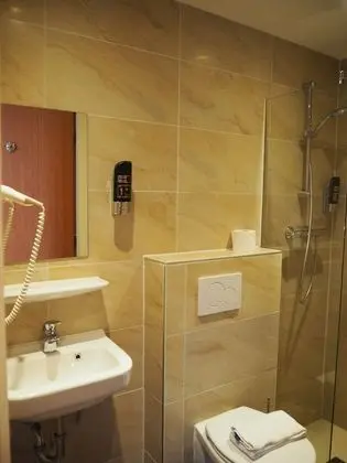 Tek Büyük Yataklı Oda (basement)