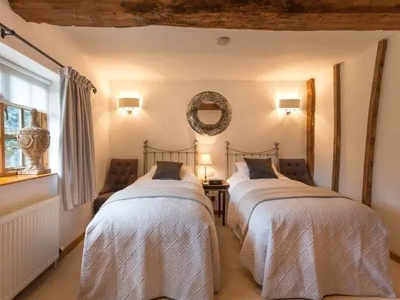 İki Ayrı Yataklı Oda, Banyolu/Duşlu