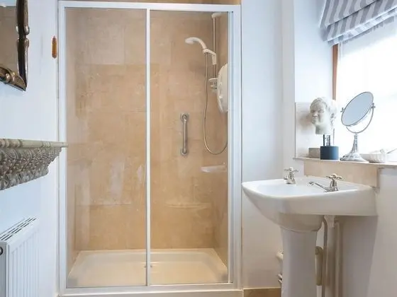 İki Ayrı Yataklı Oda, Banyolu/Duşlu