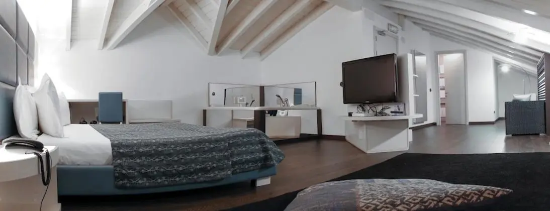 Büyük Yataklı Tek Kişilik Oda