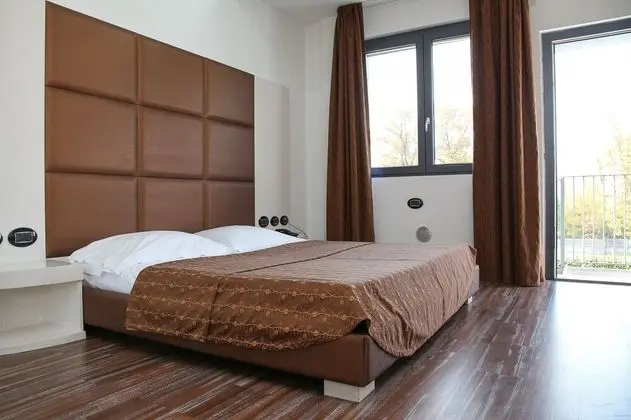 Büyük Yataklı Tek Kişilik Oda