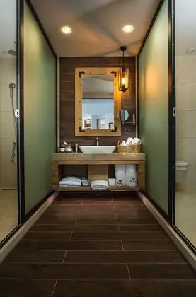 Deluxe Tek Büyük Yataklı Oda, Bahçe Manzaralı