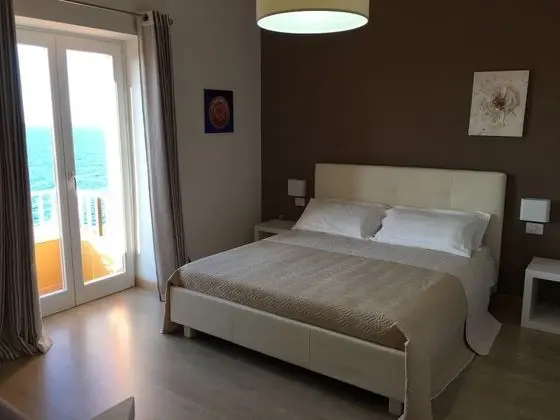 Üç Kişilik Oda (Sole)
