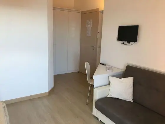 Üç Kişilik Oda (Sole)