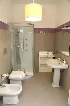 Üç Kişilik Oda (Sole)