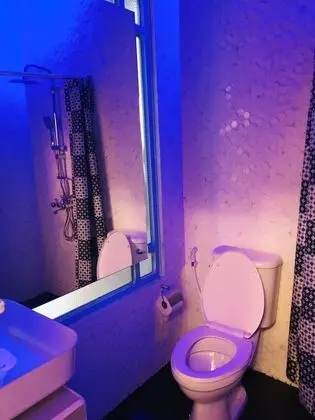 Blu Cabin Single Bed with Shared Bathroom