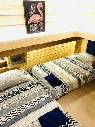 İki Ayrı Yataklı Oda, Ortak Banyo