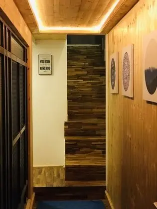 İki Ayrı Yataklı Oda, Ortak Banyo