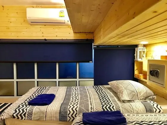 İki Ayrı Yataklı Oda, Ortak Banyo