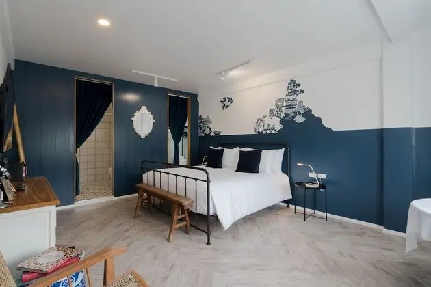 Deluxe Double Bed with Bathtub