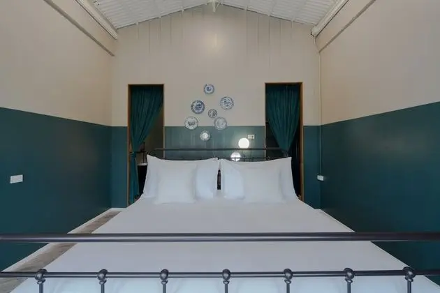 Deluxe Double Bed with Bathtub