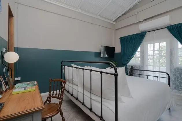 Deluxe Double Bed with Bathtub