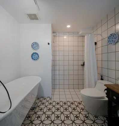 Deluxe Double Bed with Bathtub