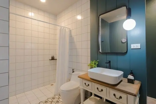 Deluxe Double Bed with Bathtub