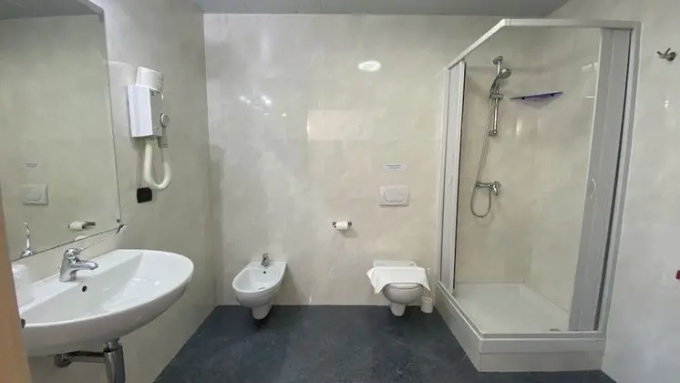 Superior Tek Büyük Yataklı Oda (Hotel)