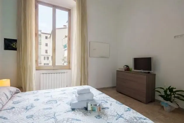 Deluxe Tek Büyük Yataklı Oda, Ortak Banyo (Lerici)