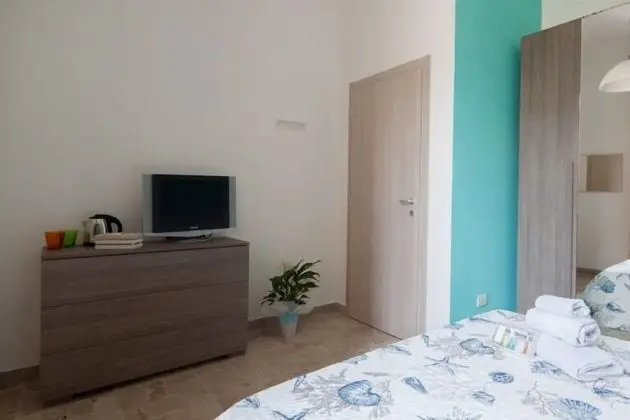 Deluxe Tek Büyük Yataklı Oda, Ortak Banyo (Lerici)