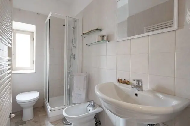 Standard Tek Büyük Yataklı Oda, Ortak Banyo (Portovenere)