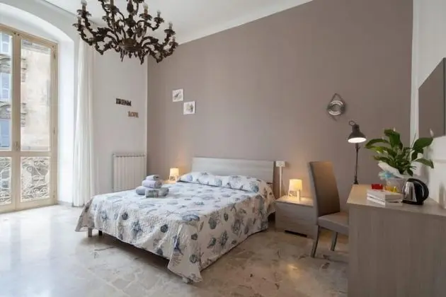 Tek Büyük Yataklı Oda, Ortak Banyo (balcony, 5 Terre)