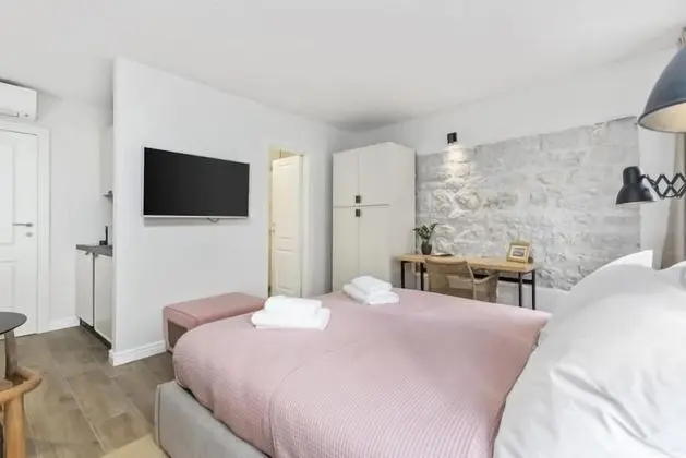 Superior Tek Büyük Yataklı Oda (2)