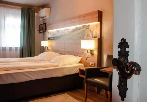 Exclusive Tek Büyük Yataklı Oda