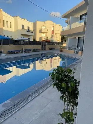Double Room Pool Front Sharing Pool
