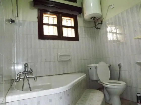 Tek Büyük Yataklı Oda, Ortak Banyo