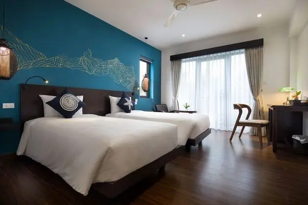 Deluxe Tek Büyük veya İki Ayrı Yataklı Oda, Balkon, Havuz Manzaralı