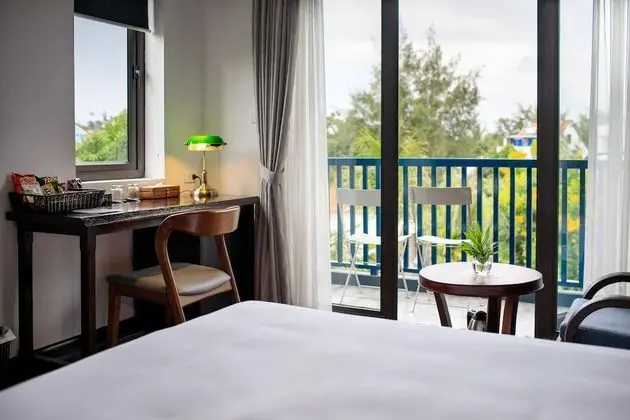 Deluxe Tek Büyük veya İki Ayrı Yataklı Oda, Balkon, Havuz Manzaralı