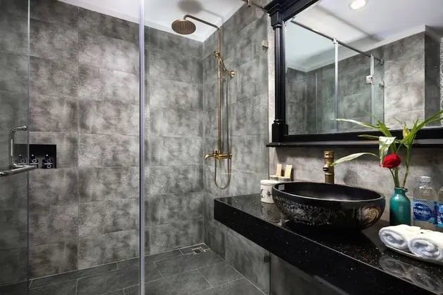 Deluxe Tek Büyük veya İki Ayrı Yataklı Oda, Balkon, Havuz Manzaralı