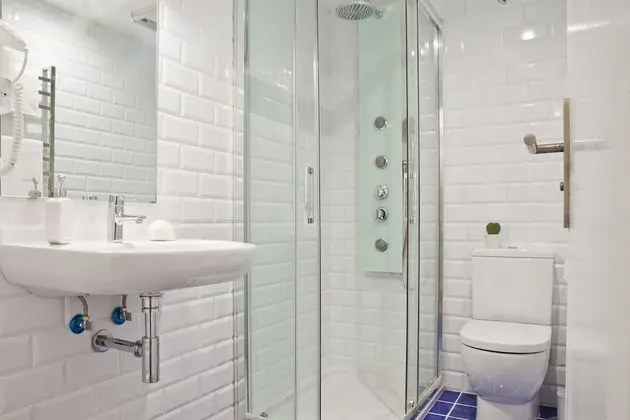 Basic Tek Büyük Yataklı Oda, Ortak Banyo