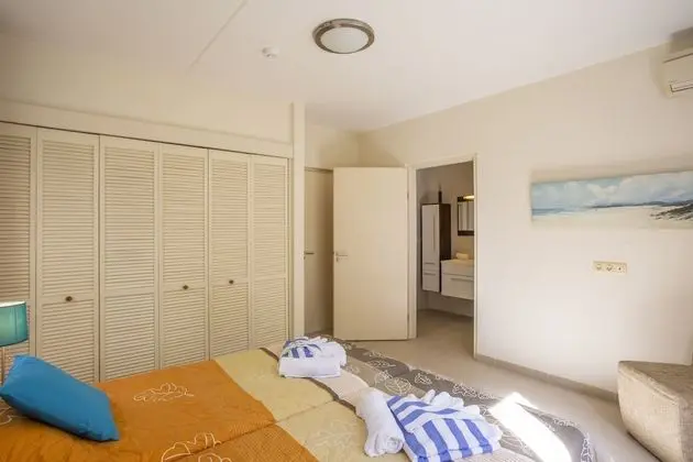 Oceanfront 3 bedroom apartment