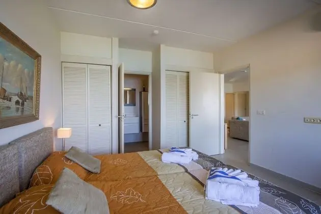 Oceanfront 3 bedroom apartment