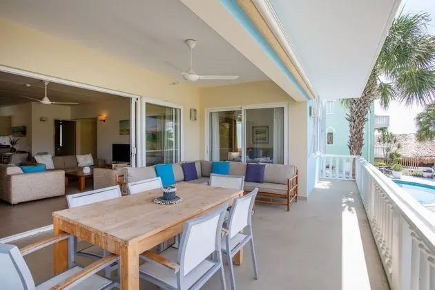 Oceanfront 3 bedroom apartment