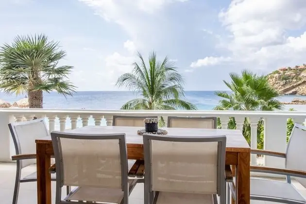Oceanfront 3 bedroom apartment