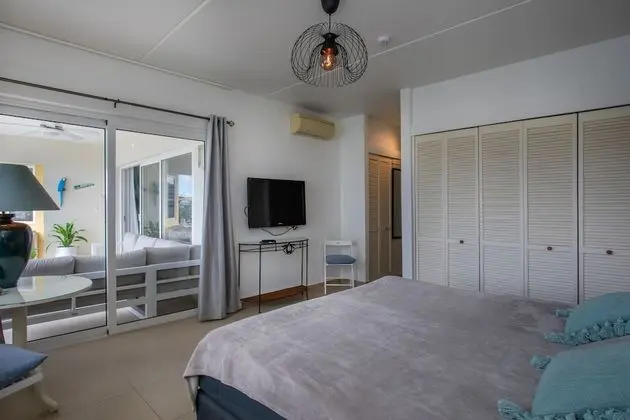 Oceanfront 4 bedroom penthouse