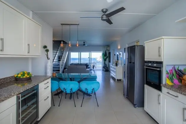 Oceanfront 4 bedroom penthouse