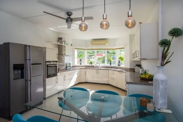 Oceanfront 4 bedroom penthouse