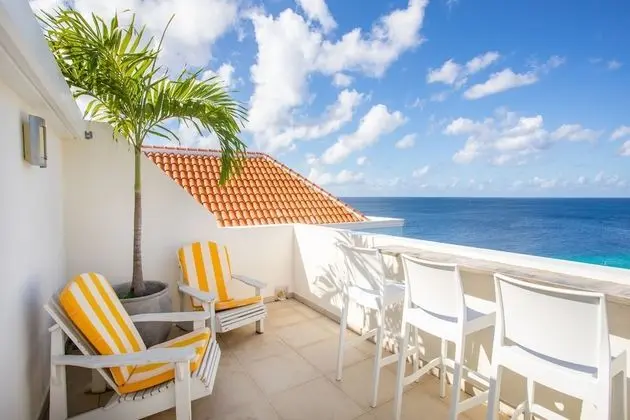 Oceanfront 4 bedroom penthouse
