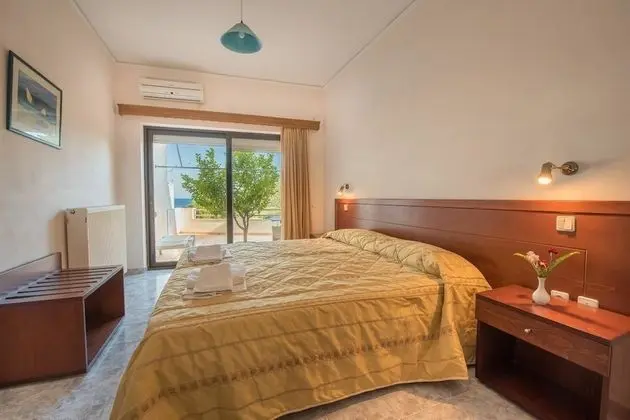 Üç Kişilik Oda, Deniz Manzaralı