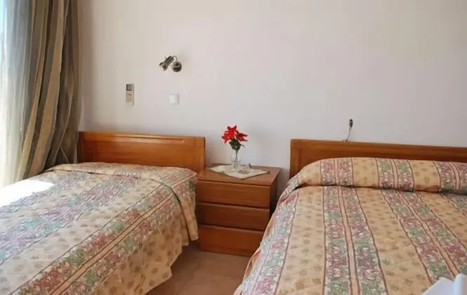 Üç Kişilik Oda, Deniz Manzaralı