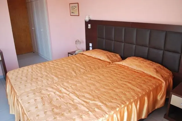 Üç Kişilik Oda, Deniz Manzaralı