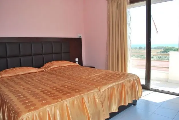 Üç Kişilik Oda, Deniz Manzaralı