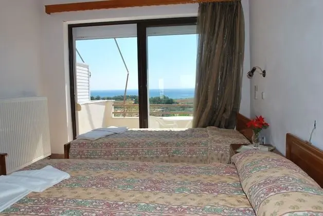 Üç Kişilik Oda, Deniz Manzaralı