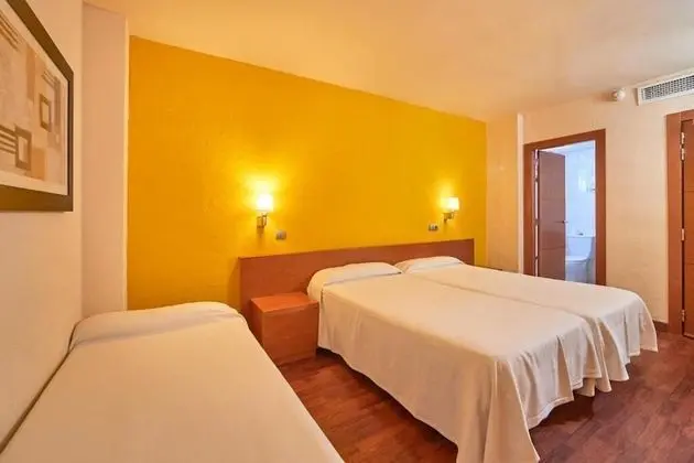 Tek Büyük Yataklı Oda, Dağ Manzaralı (2 adults and 1 child)