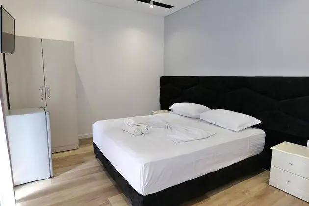 Deluxe Tek Büyük Yataklı Oda, Kısmi Deniz Manzaralı