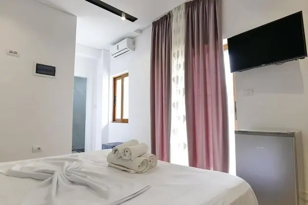 Deluxe Tek Büyük Yataklı Oda, Kısmi Deniz Manzaralı
