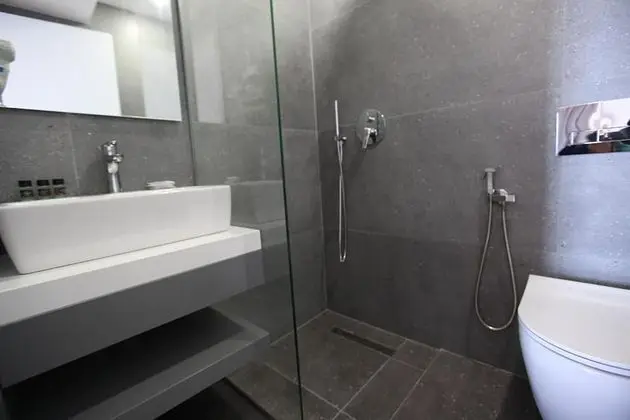 Deluxe Tek Büyük Yataklı Oda, Kısmi Deniz Manzaralı